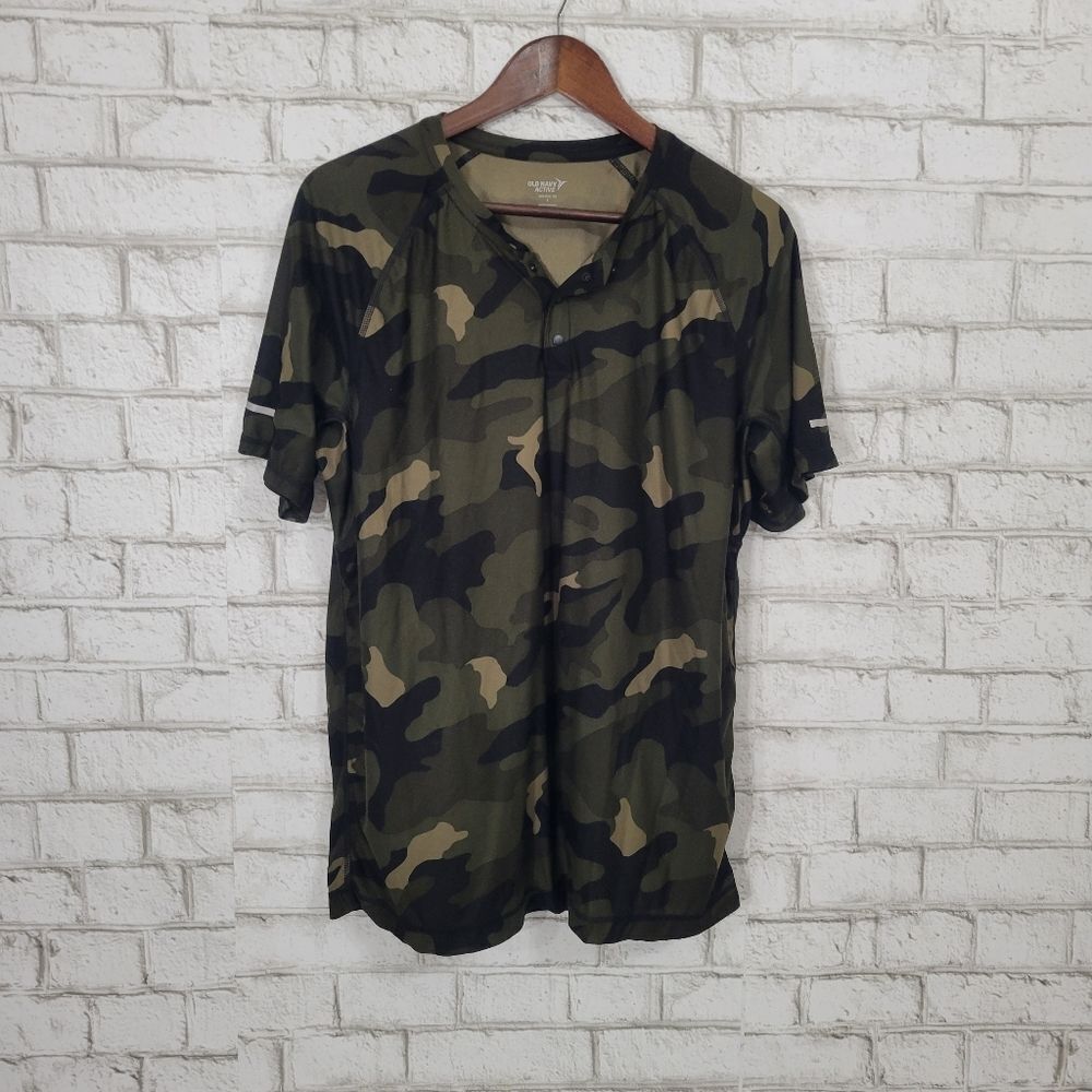 Old Navy Active camo tee